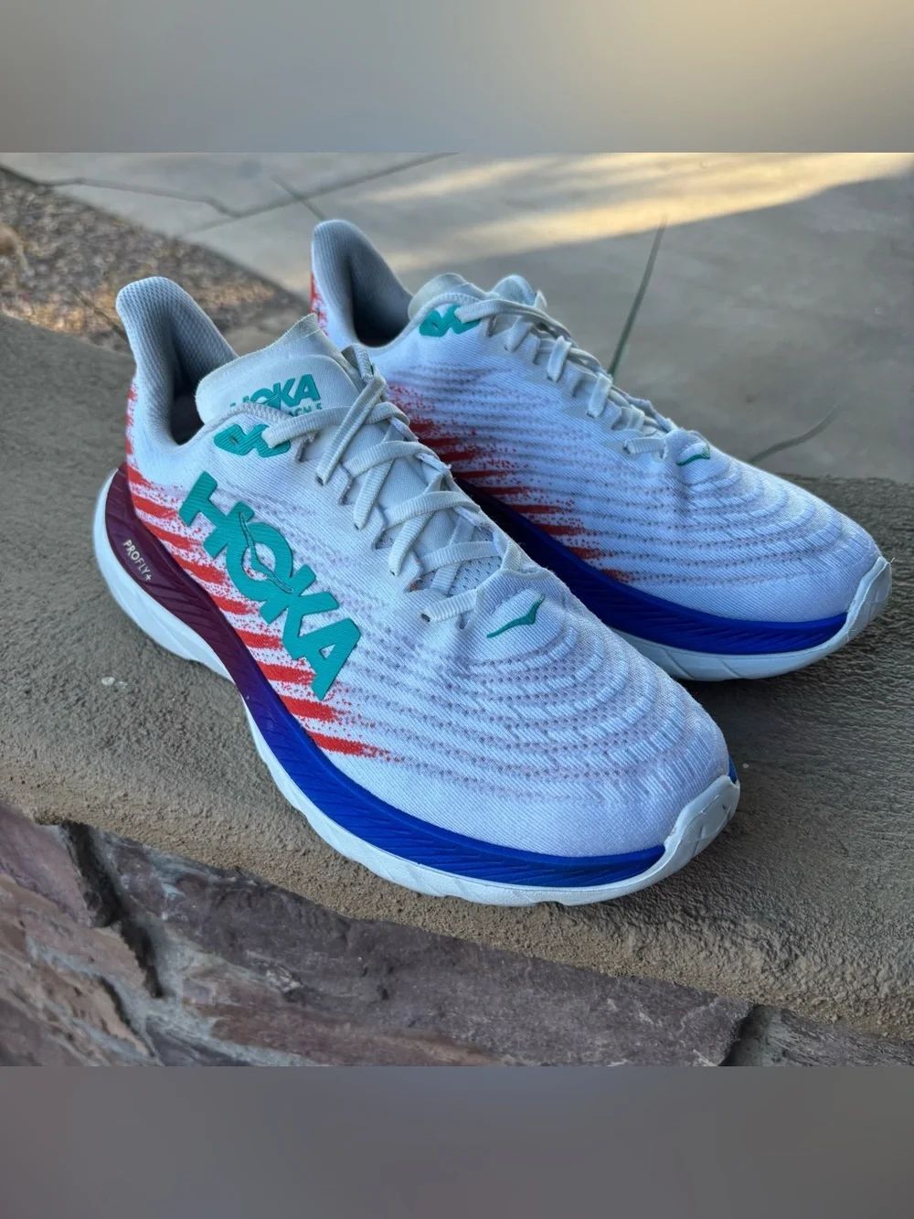 Hola Mach 5 Running Shoe